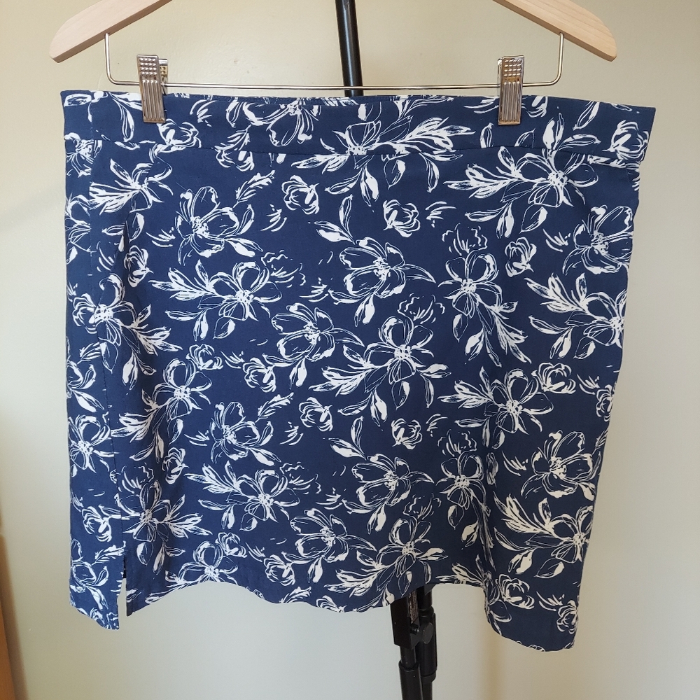 Rafaella XL  Navy and White Floral Mini Skirt Skort Stretch Spring Summer